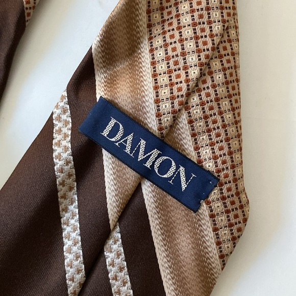 Elegant Brown Striped Men's Tie - Picture 4 of 4